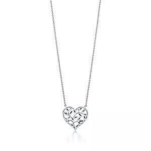 BRAND NEW Tiffany & Co. Paloma Picasso Olive Leaf Heart Pendant Necklace